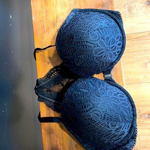 Victoria’s Secret dream angels black lined Demi bra. Great condition - used.